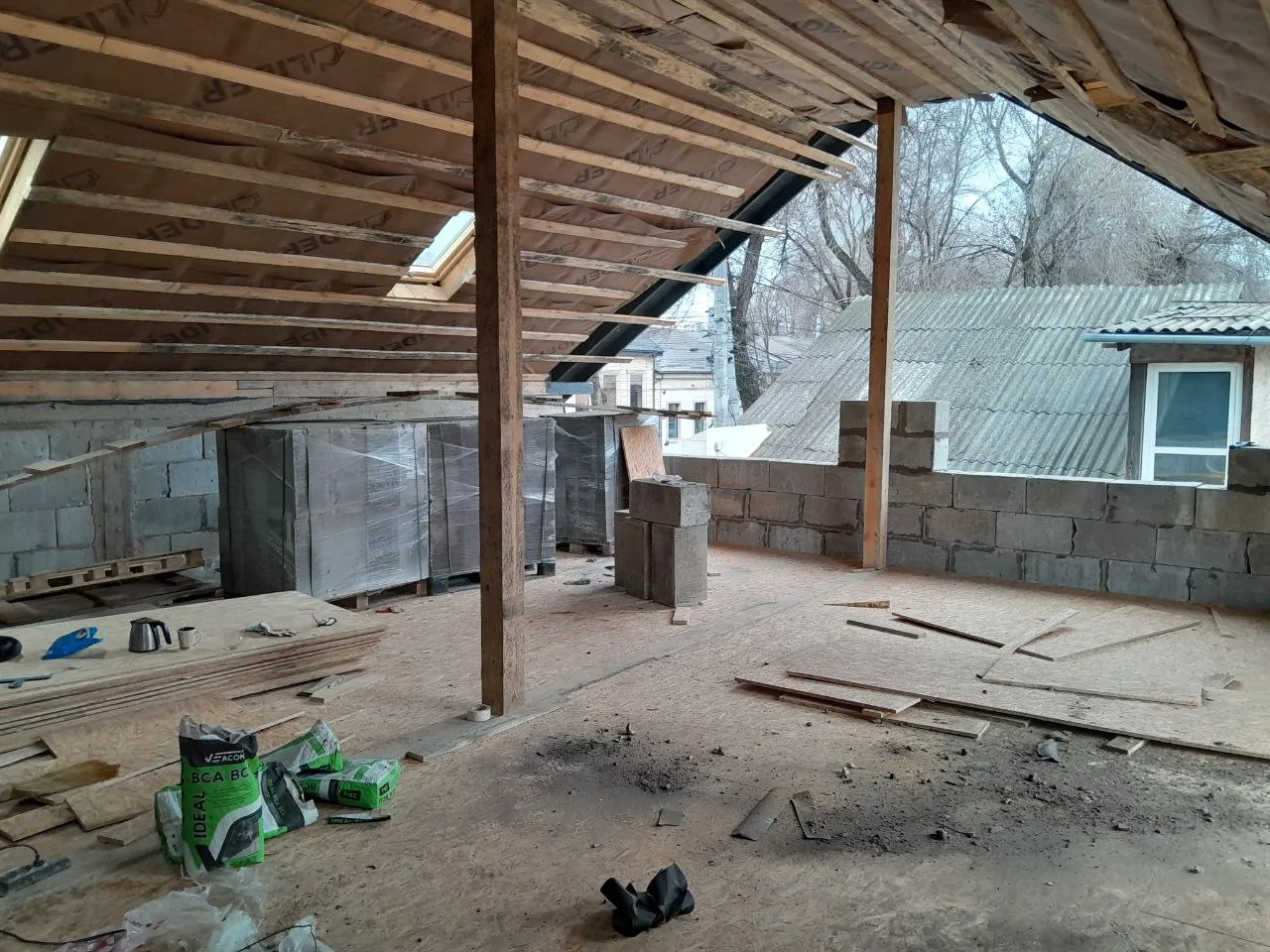 Casă cu mansardă · Spațiu subteran și ferestre mansardă · com. Grătiești · ~150 m² · 2025
